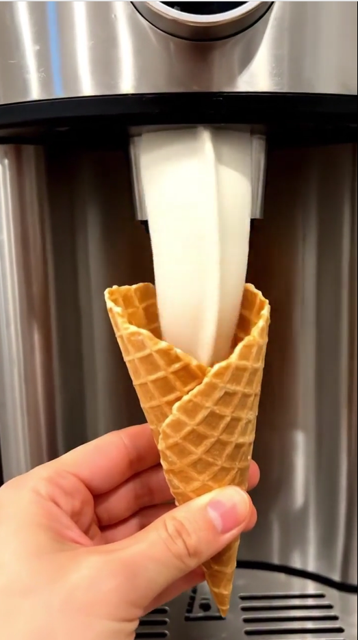 Ice Kitty - Strange AI movie on immersai